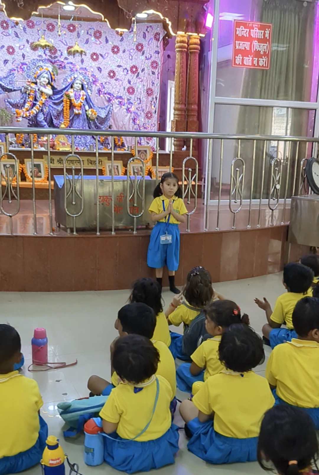 Our preschool children are praying to God.