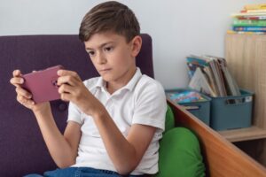 Screen-Time-vs-Play-Time-The-Right-Balance-for-Preschoolers