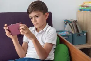Screen-Time-vs-Play-Time-The-Right-Balance-for-Preschoolers